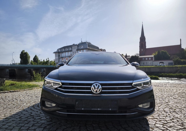 Volkswagen Passat cena 73900 przebieg: 221000, rok produkcji 2020 z Gubin małe 596